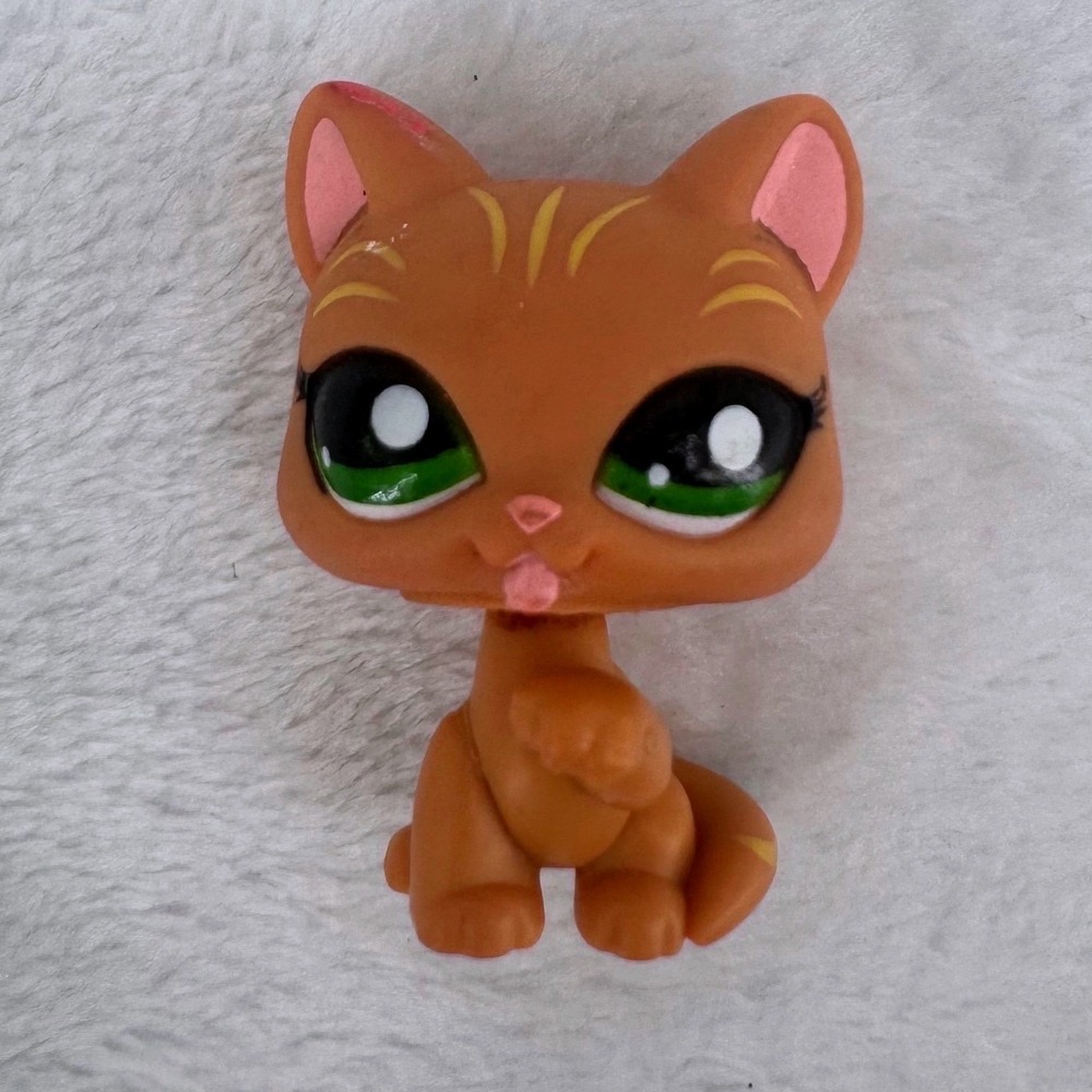 Littlest Pet Shop Orange Cat Green Eyes Licking Paw Pose Authentic LPS #1188 Y2K